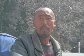 骑行男子一脸沧桑自称28岁，“从小就经历了太多别人没经历过的事”#骑行  #西藏  #男子  #沧桑大叔  #徒步视频封面