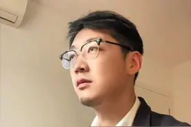 新入职员工有没有年休假？ 职工带薪年休假条例规定连续工作1年以上的，享受带薪年休假，注意是连续；如果上家单位离职后没有休息直接入职下家单位，在下家单位也是有年休假的，反之则没有。#外企打工人  #职场  #年休假  #职场那些事  #抖来普法2024视频封面