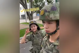 火箭军版多巴胺穿搭，虽迟但到  #东风快递 #多巴胺穿搭（张昕怡、李波涛 编辑：郑洋榕）