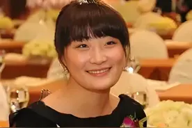 宗馥莉重新执掌娃哈哈集团，一场权利交接的博弈视频封面
