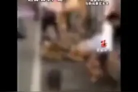 一名中国男子在日本把2个日本人揍到跪下道歉日本警方中国男子已视频封面