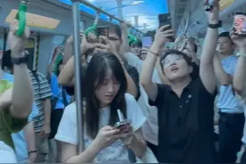 宁波地铁小哥又双叒叕整活了！林宥嘉演唱会后全车厢大合唱，网友：这氛围感太好了吧#宁波新闻 #林宥嘉视频封面