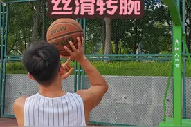 虎口瞄准是库里转腕抖腕的精髓 #投篮教学 #篮球干货 #发力 #一段式投篮 #库里视频封面