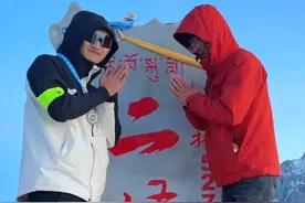 用时两天一夜，凌晨2点攀登四姑娘山，看到了日出云海视频封面