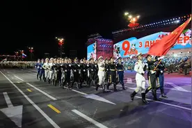 中国三军仪仗队就是行走的标尺，强国之利器！威武之师扬我国威！