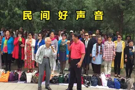民间好声音：80岁大爷公园唱经典老歌《在那桃花盛开的地方》视频封面