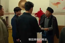 狂飙：李响搜查李宏伟家，竟砸墙才发现关键证据，挺会藏啊