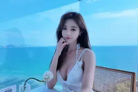 海边的浪漫时刻，与花相伴，美不胜收