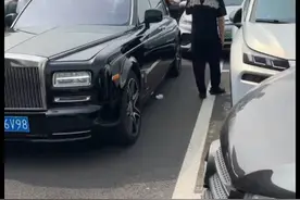 杨少华的送别车队非常豪华，数量多，百万级豪车，孩子们孝顺用心