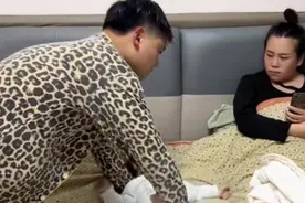 爸爸哄娃睡觉就这么潦草的结束了令人不敢相信