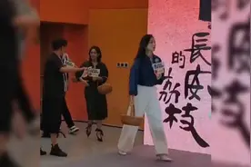 那尔那茜现身《长安的荔枝》宣传活动，台下观众开骂：你这个龟孙
