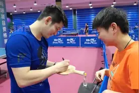 国乒男团到底有多宠孙颖莎？能让王楚钦气的跟个海豚似的 #孙颖莎