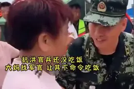 子弟兵这一抱，全网泪目！致敬我们伟大祖国的英雄