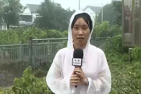 北京密云特大暴雨 记者实地探访受灾严重村庄：路面损毁栏杆变形