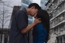 樱桃琥珀：蒋峤西醉酒表白樱桃，壁咚亲吻这幕，连看50遍都不够