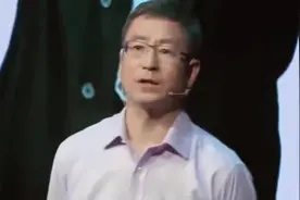 白岩松，29岁评上正高级记者，央视领导都不干，每年带11个研究生