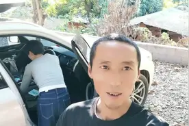 结伴自驾游，今天女伴开车累了，不知道怎么安慰她了