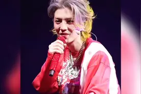 “鹿晗捯饬一下内娱的天都亮了”这句话含金量还在上升😘