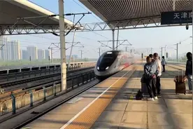 太牛了，高铁里的天花板，G1次列车， 到底多震撼？