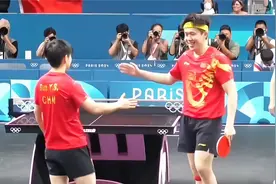 “王楚钦主动帮莎莎挡住镜头，属于莎头两人的默契”#孙颖莎