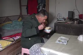 走进乡村厨房，感受传统茂平在家煮猪皮臊子面，直接猛吃两大碗，