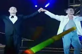 陈彼得年轻时也是一枚帅小伙，与张行合作《一条路》红遍大江南北