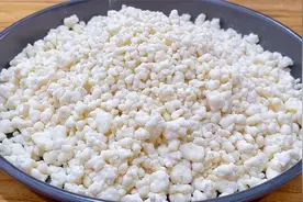 做疙瘩汤这么简单？用盘子就可以，3分钟一大盘，粒粒分明不粘连