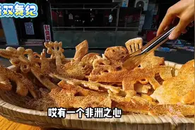 失业土木研究生在小学门口卖军火烧饼，加大产量仍供不应求