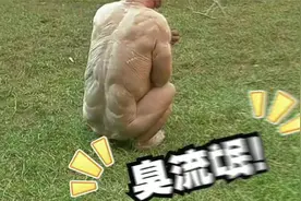 国外一只无毛大猩猩火了，女游客不敢多看一眼！