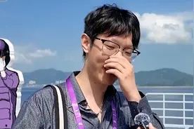 山东舰在港首个开放日 超10000人登舰参观！教师登舰后忍不住哽咽