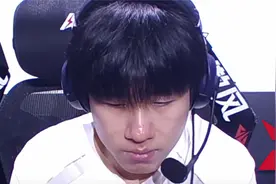 IGvsJDG冒泡赛G2：GALA滑板鞋燃尽1v9！大逆风极限操作震撼全场！