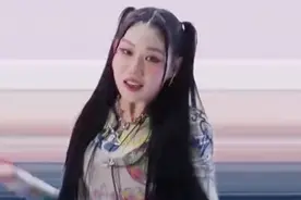 小沈阳女儿沈佳润首支出道曲MV，这个嗓音还是很抓耳的。
