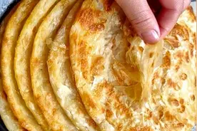 手抓饼正宗做法，一次多做冻起来，早餐2分钟解决，比买的好吃！