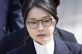 囚犯编号4398！金建希被批捕收押后食不下咽，还没吃过一顿饭视频封面