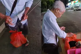 女子晚上偶遇已故同学父亲卖瓜，当场买光让早回家：我们都记得他视频封面