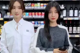 男朋友给女友买女性用品在女孩子眼里就是很绅士，别有羞耻感阿亨视频封面