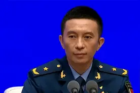 阅兵受阅部队由徒步方队、装备方队和空中梯队组成