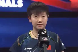 孙颖莎有多可爱？颁奖问她奖金怎样花，她下意识回答瞬间笑翻全场