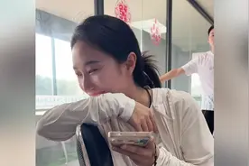 女子相亲一眼就相中，虽没说话，满意喜悦根本藏不住！