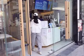 现在奶茶店改卖冰了吗？加冰的奶茶去掉冰竟然少了210毫升