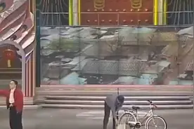 黄宏句号小品，这个小品当年被骂惨了，我不下岗谁下岗！