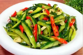 外婆用了30年的腌黄瓜配方，清脆爽口，一小时就能吃，放三月不坏