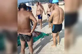 青岛一浴捞起百斤大海蟹，市民惊呼罕见！