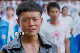 小男孩来城里上学，碰到心动的女孩，没想到最后却发生了悲剧