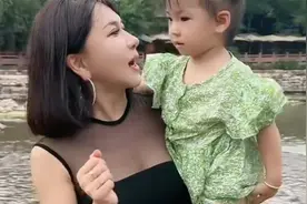 庞麦郎和龚玥菲的女儿都这么大了/yj