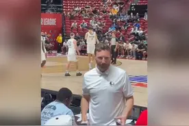 杨瀚森夏联神级妙传惊呆队友！这球商太恐怖，NBA球探看傻眼！