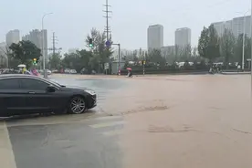来山西晋中体验了一场突降暴雨，这种级别暴雨在山西还是少见吧