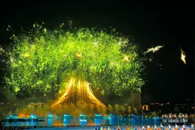 太震撼！ 世运会开幕式烟花秀探班版来啦。 #成都世运会