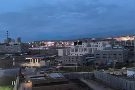 乌鲁木齐2025草莓音乐节，最远观众来了😁