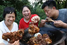 老妈嘴馋酱大骨，胖妹一锅炖10斤，酱香四溢，老公也顺带解馋了